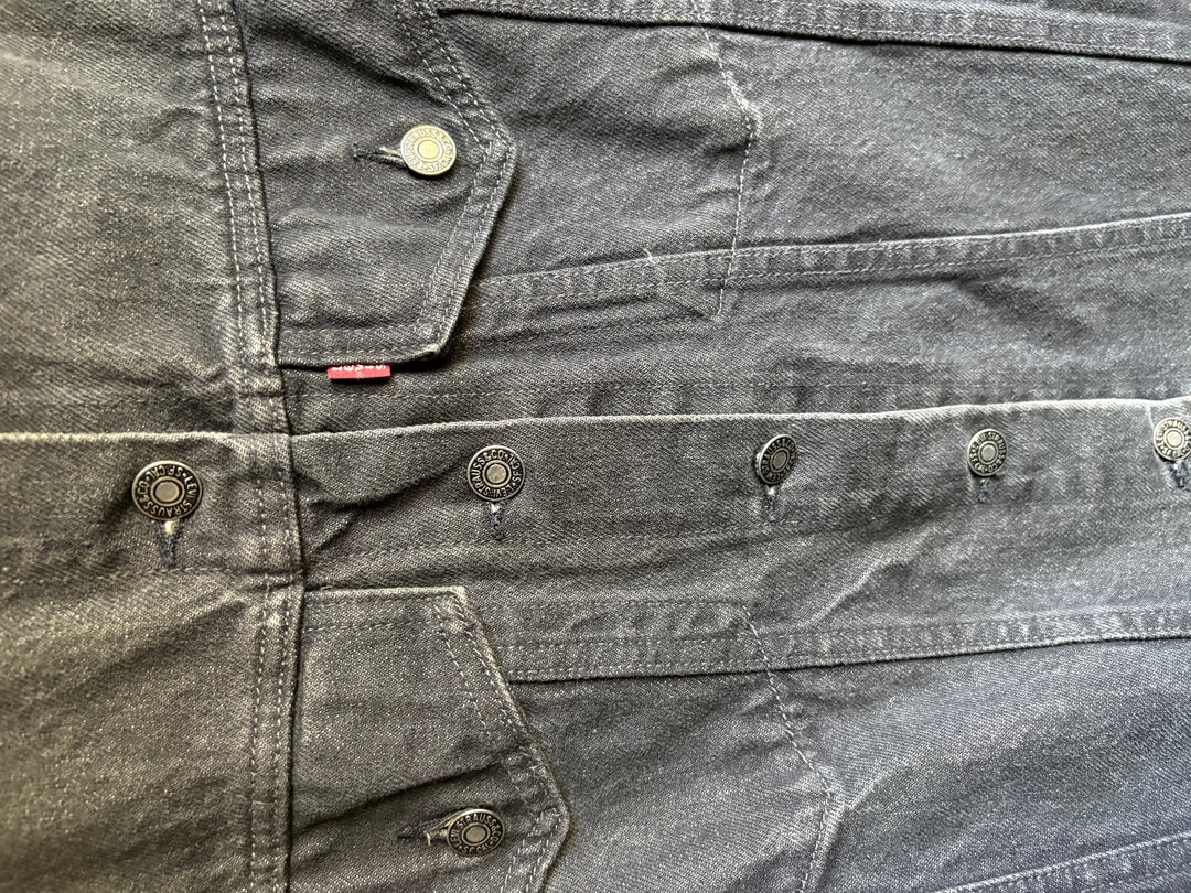Vtg 90s Levis 77607-4159 Faded Black Denim Trucker Jacket Size L Hand Pockets USA