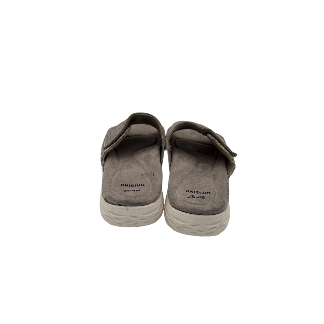 Women’s Earth Size 8.5 Beige Slip On Sandals