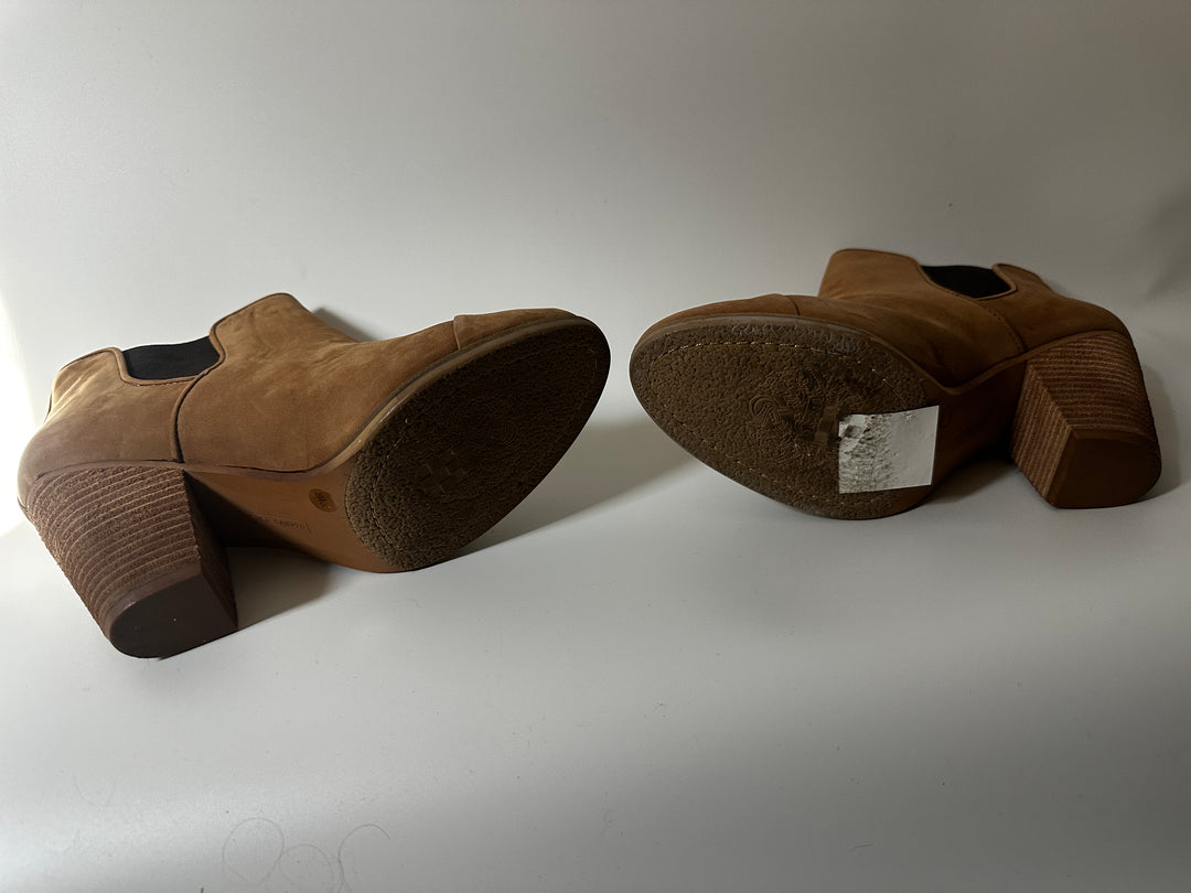 Vince Camuto VC Hame Tan Nubuck Leather Chelsea Ankle Boots Block Heel