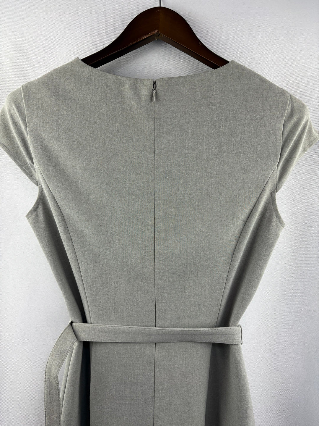 Women’s Calvin Klein Size 6 Light Gray Sheath Dress