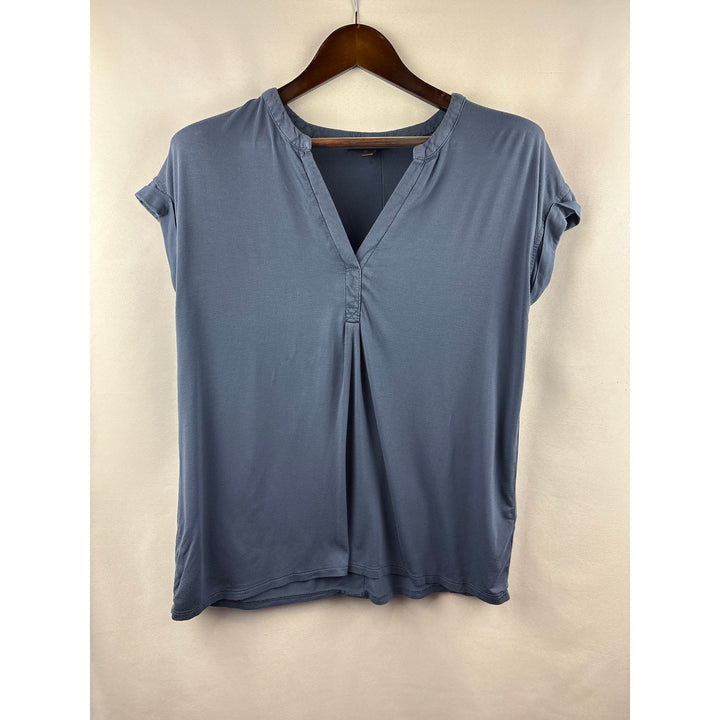 Women’s Cable & Gauge Large Blue V-Neck Blouse w/ Buttons on Back