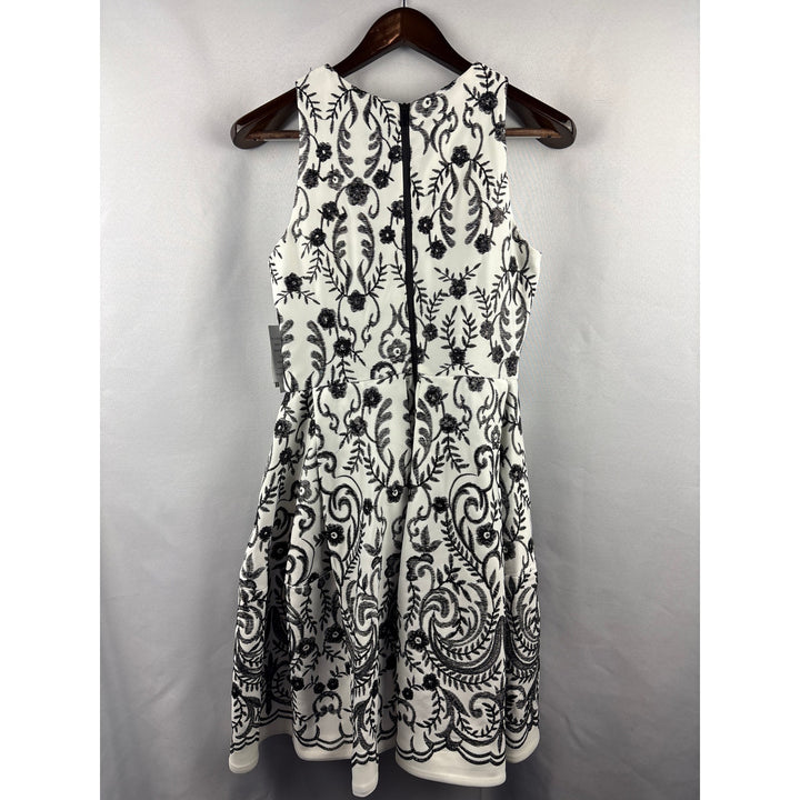 Women’s Taylor Size 6 White Dress w/ Black Floral Embroidery & Pockets