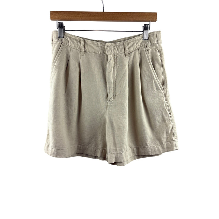 Women’s GAP Size 10 Khaki Pleated Shorts