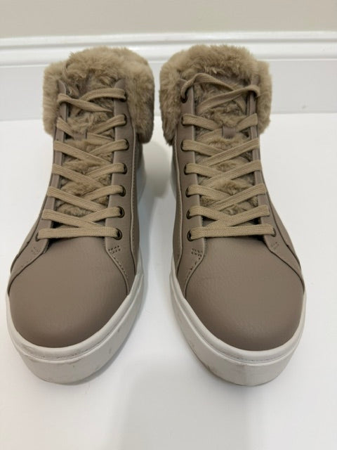 Koolaburra by UGG Sundell Fuzz Chukka Boots Dune Sz10