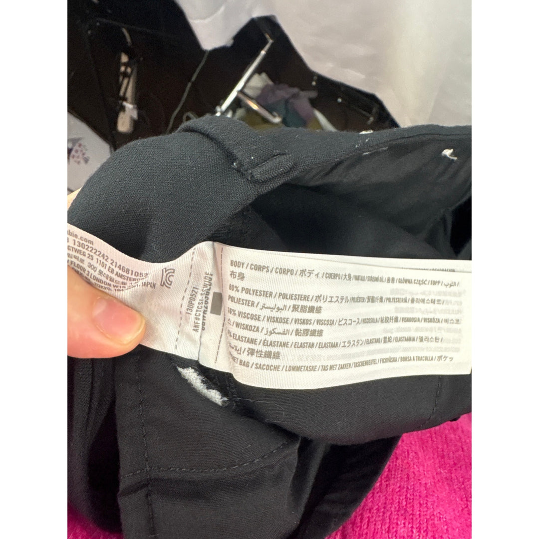 Men’s Abercrombie & Fitch Size 31/30 Black Pleated Slacks
