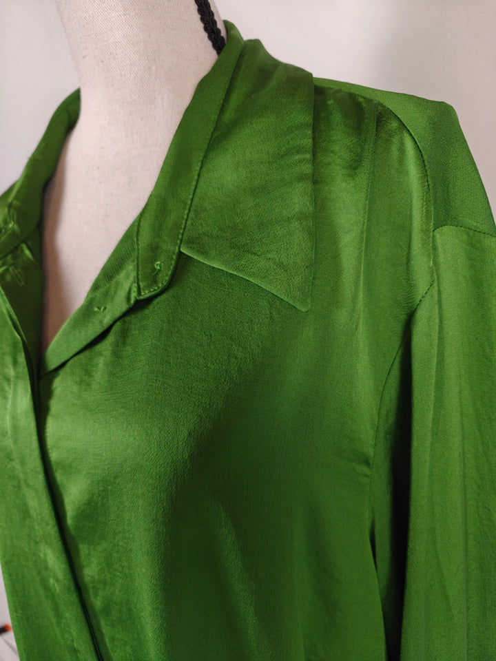 Womens Unbranded Button Down Blouse Kelly Green Satin Long Sleeve Size Unknown