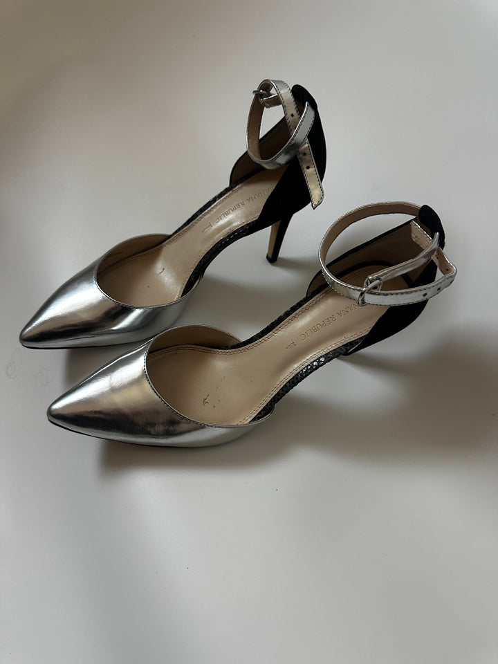 Banana Republic Giana Silver Metallic Black Pointed Toe Ankle Strap Heels D&