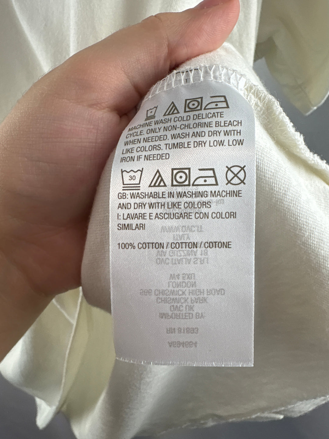 Women’s D&amp;Co. XL White V-Neck T-Shirt