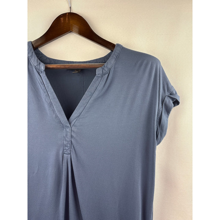 Women’s Cable & Gauge Large Blue V-Neck Blouse w/ Buttons on Back