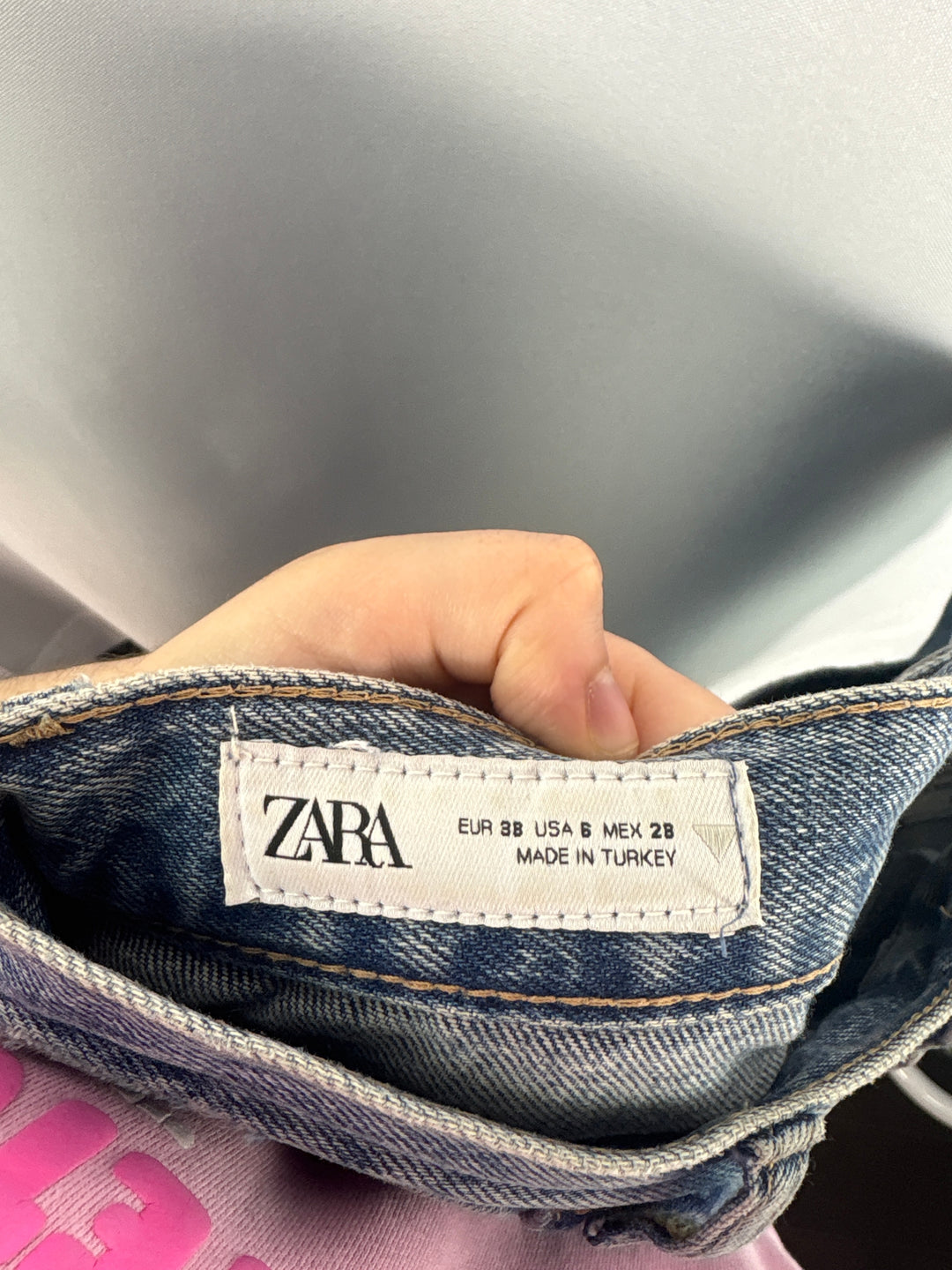 Women’s Zara Size 6 Light Wash Blue Straight Leg Jeans