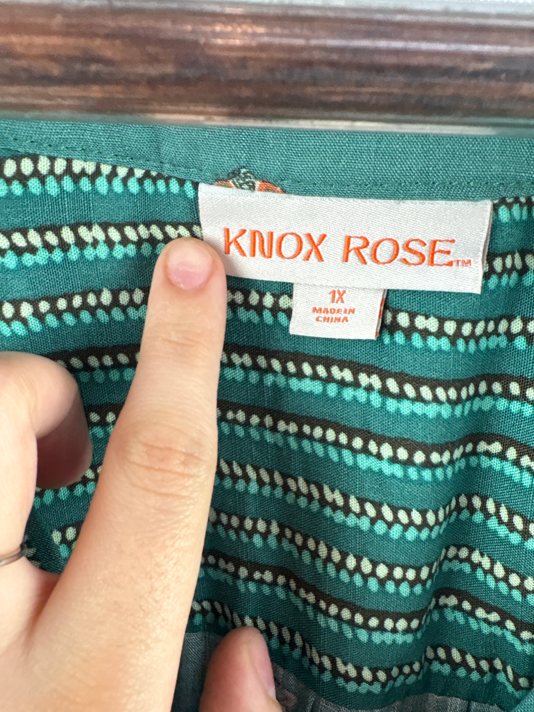 Women’s Knox Rose Size 1X Green Abstract Patterned Blouse