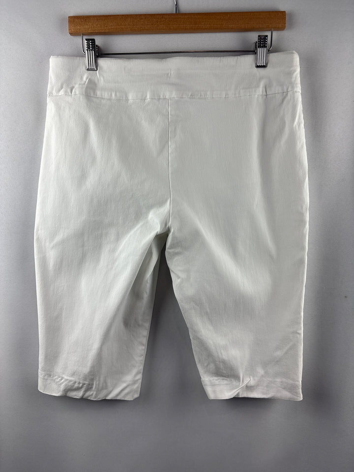 Women’s Alfani Size 14 White Capri Pants