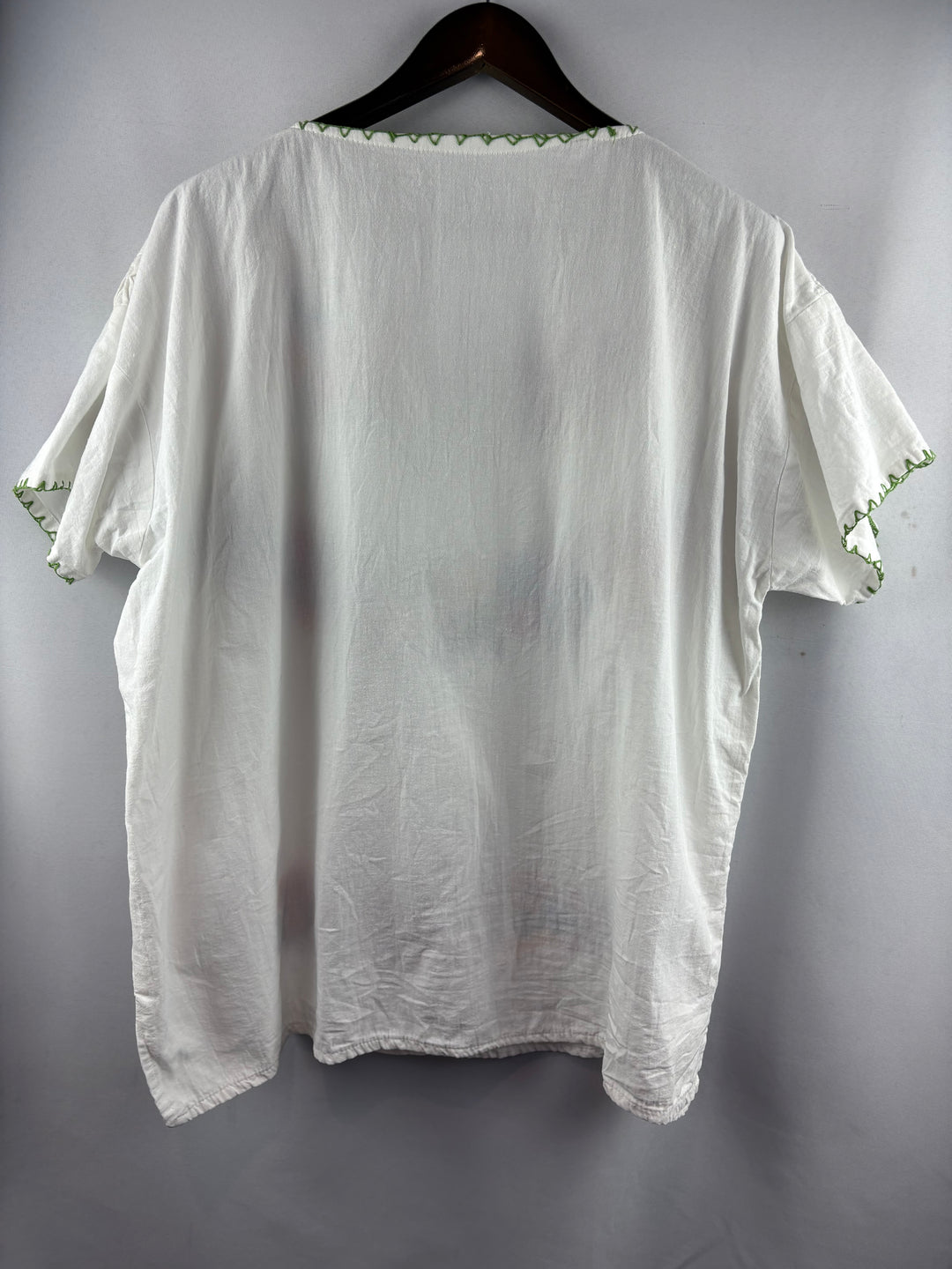 Women’s Handmade XL White w/ Floral Embroidery Blouse