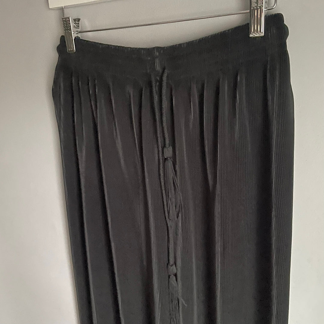 Express Tricot Minimalist Black Trouser Pleated Pull on Pants sz Medium Neutral