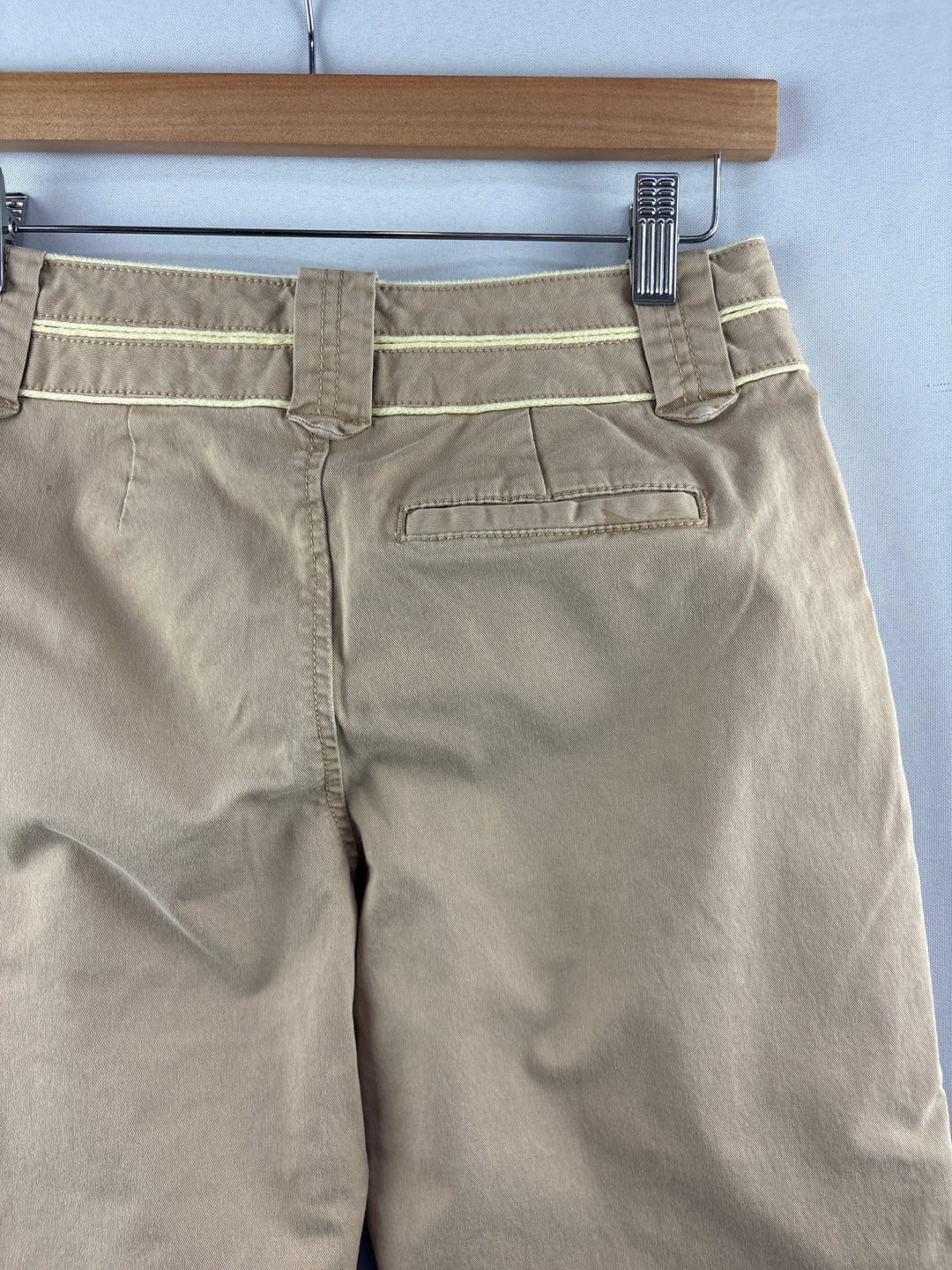 Women’s GAP Size 1 Khaki Pants w/ Yellow Accents