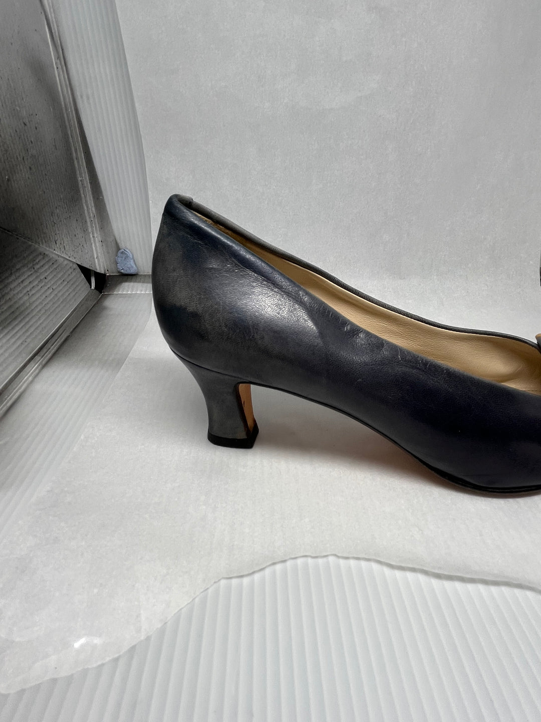 Vintage Bally Navy Blue Leather Pumps Made in Italy Size 6.5