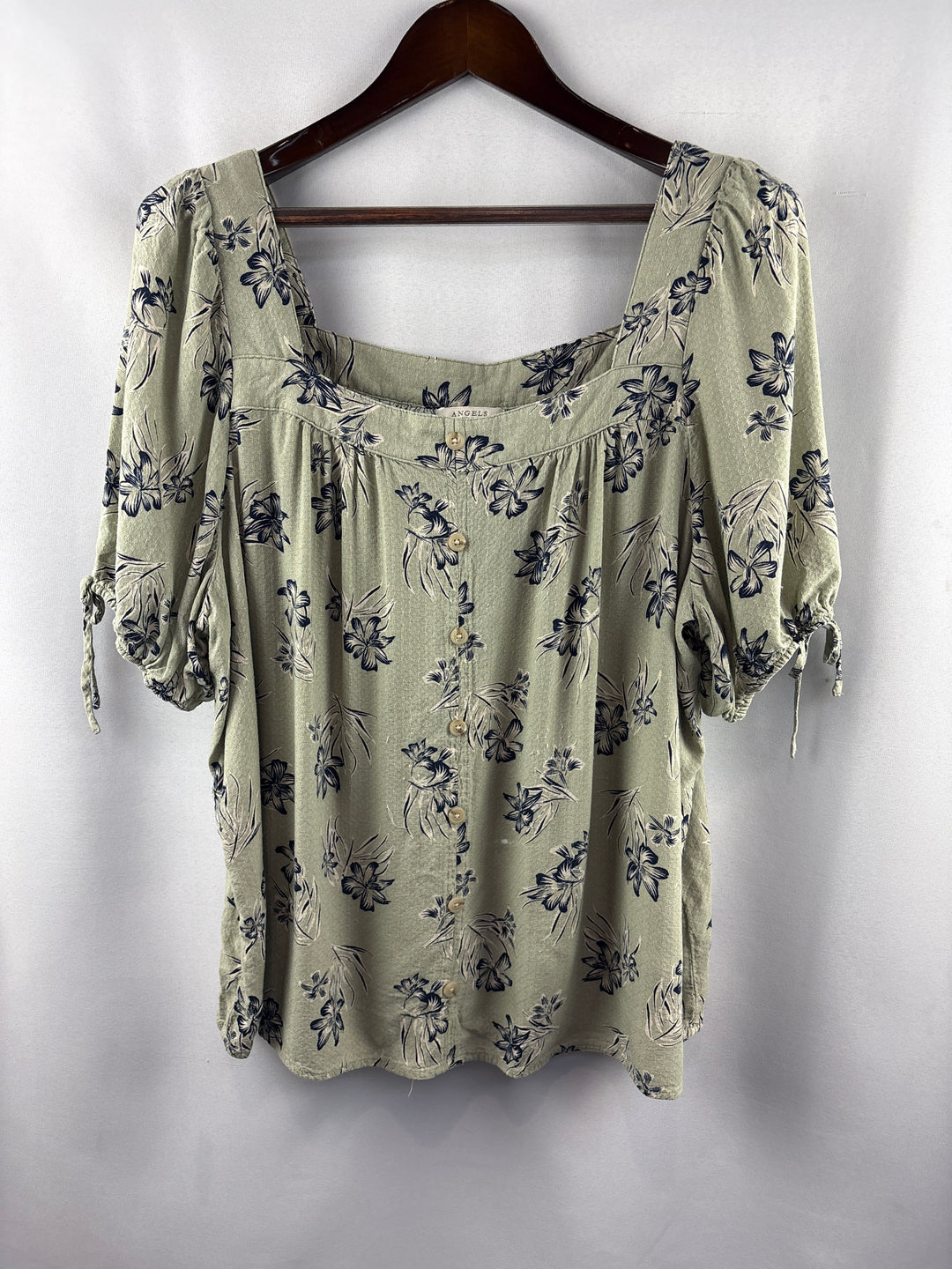 Women’s Angels Size 2X Pale Green Floral Short Sleeve Blouse