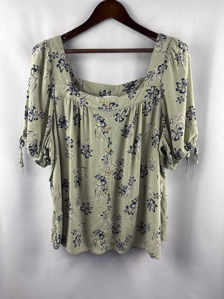 Women’s Angels Size 2X Pale Green Floral Short Sleeve Blouse