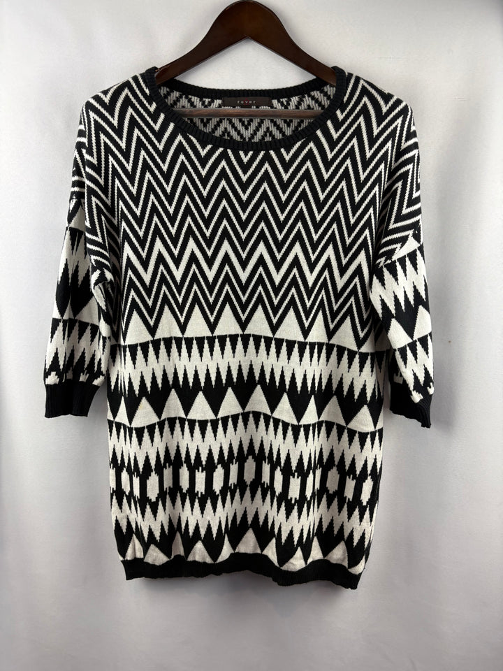 Women’s Fever Small Black & White Abstract Pattern Sweater