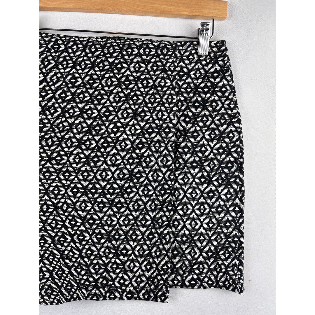 Women’s Hollister Medium Black &amp; White Abstract Patterned Asymmetrical Skirt