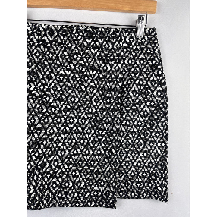 Women’s Hollister Medium Black &amp; White Abstract Patterned Asymmetrical Skirt