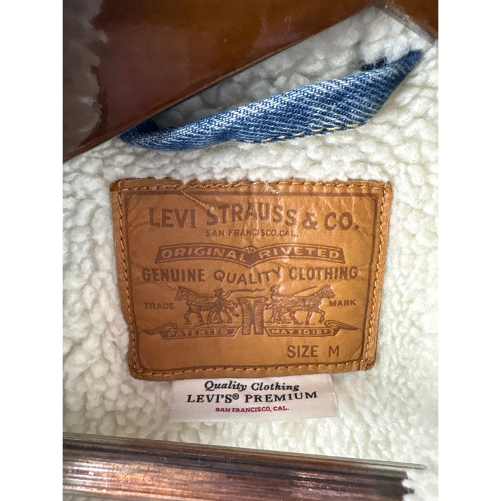 Women’s Levi’s Medium Light Washed Blue Jean Jacket