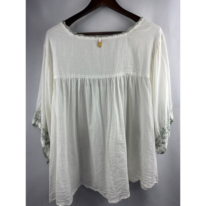 Women’s Ruby Yaya crinkled cotton peasant blouse white w/ green embroidery. XXL