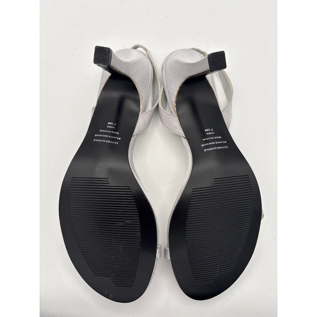 Women’s Jennifer Moore Size 7.5 Silver Slingback Heels