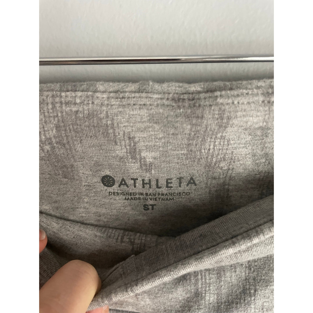Athleta High Rise Chaturanga Capri Heathered Grey size Small tall Yoga Workout Training Gym Barre Pilates