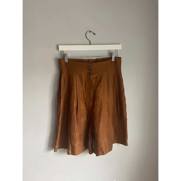 Express Brown 100% Silk tailored Shorts Flowy Rust Summer Minimalist size Medium