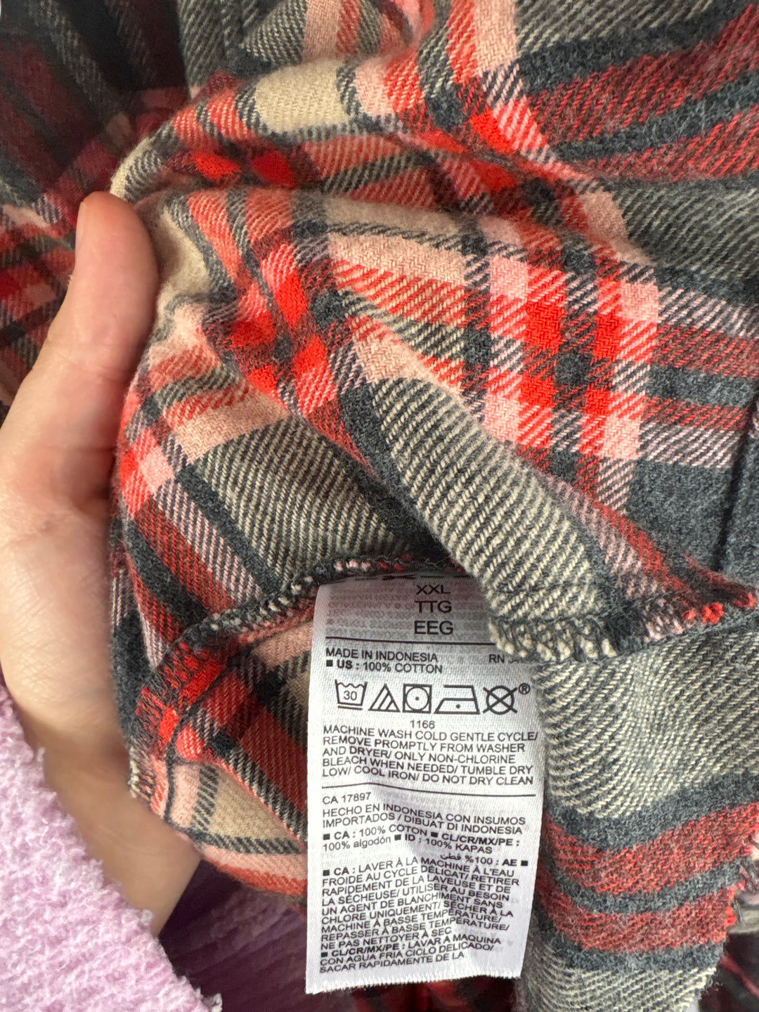 Women’s Old Navy XXL Gray, Red &amp; Tan Flannel Shirt