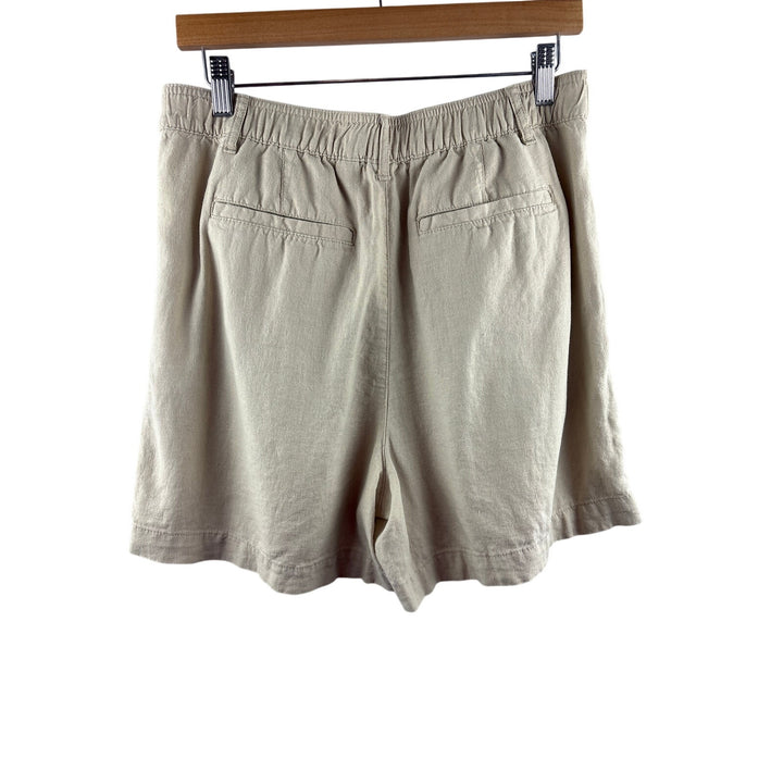 Women’s GAP Size 10 Khaki Pleated Shorts