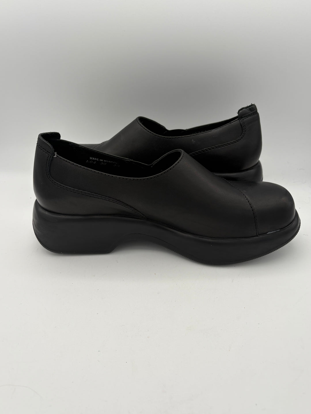Women’s Dansko Size 8 Black Leather Slip On Espadrilles