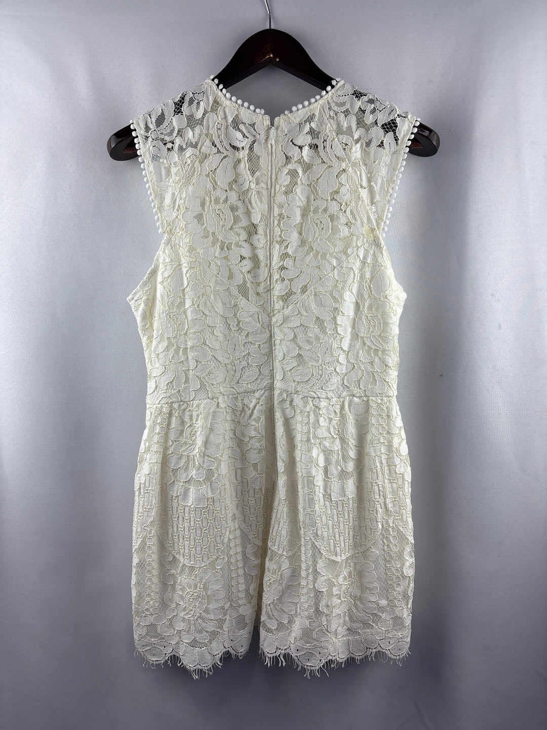Women’s Main Strip Large Cream Lace Sleeveless Romper