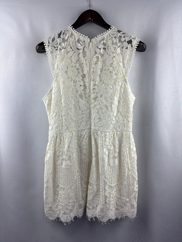 Women’s Main Strip Large Cream Lace Sleeveless Romper