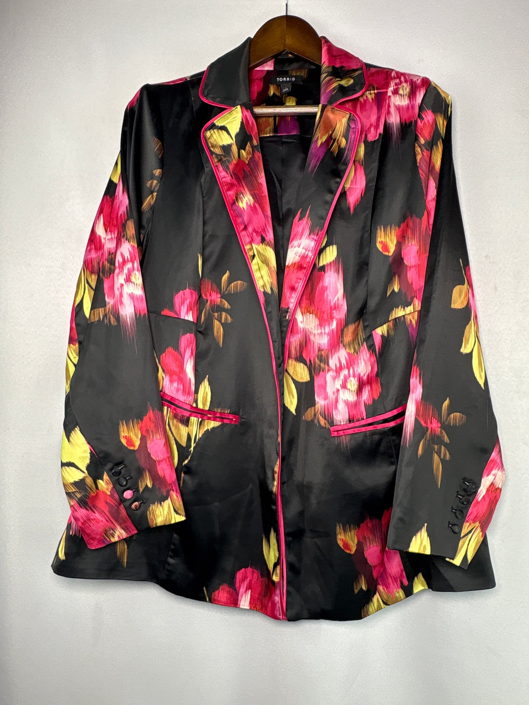 Womens Torrid Size 1 Black Satin Blazer With Pink Floral Print