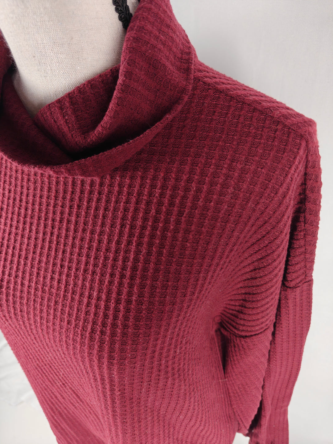 Women’s Sanctuary Cowl Neck Waffle Knit Sweater Burgundy Size L