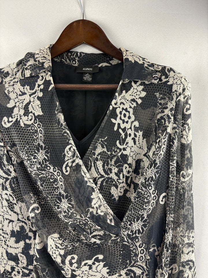 Women’s Alfani Size 6 Black & White Abstract Patterned Blouse