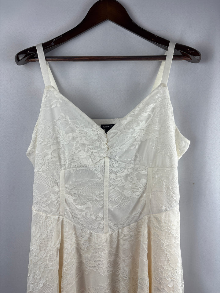 Women’s Torrid Size 2 White Lace Tiered Mini Dress