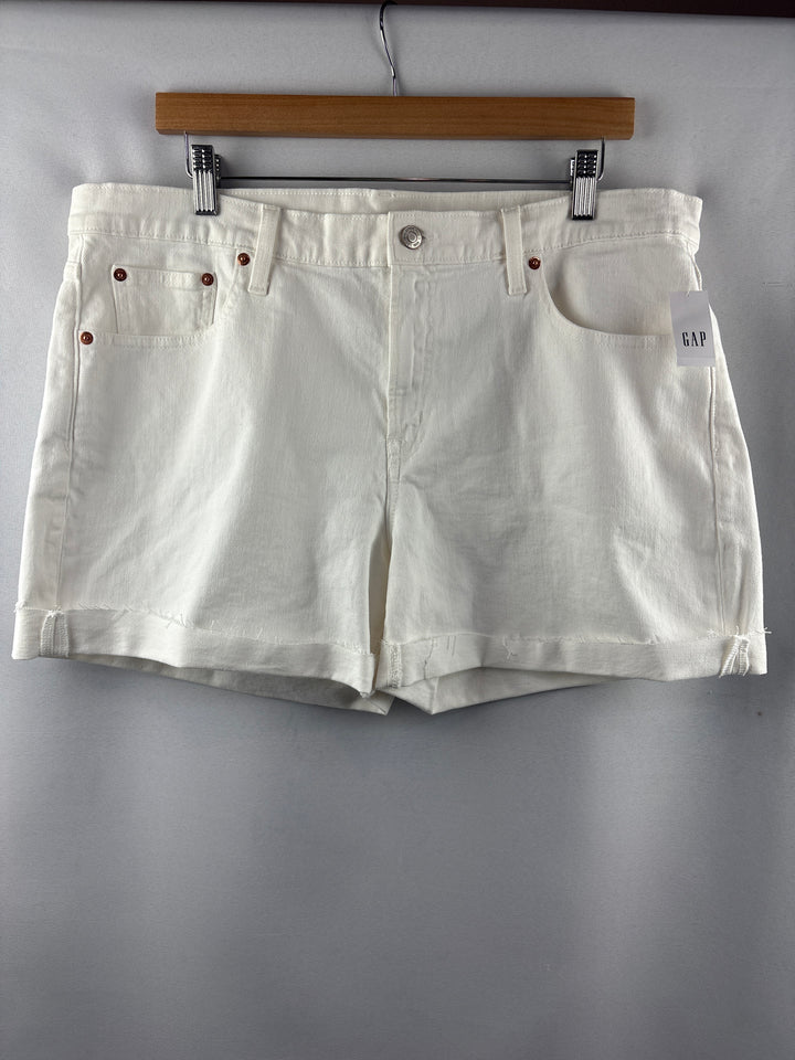 Women’s GAP Size 16 White Mid Rise Denim Shorts