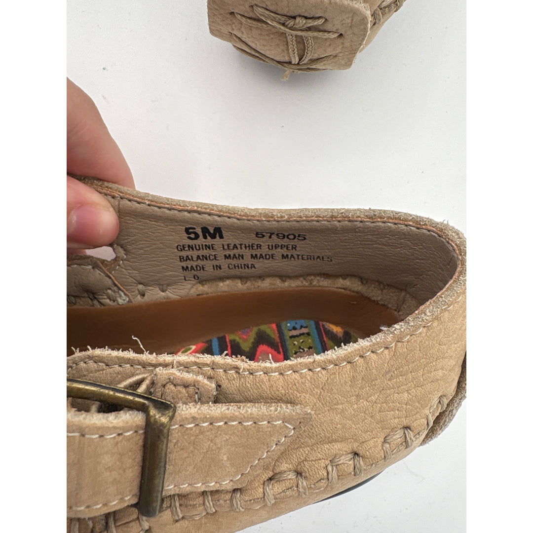 Vintage Hush Puppies Womens Leather Embroidered Moccasin Flats Size 5M Beige