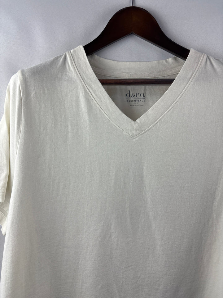 Women’s D&amp;Co. XL White V-Neck T-Shirt