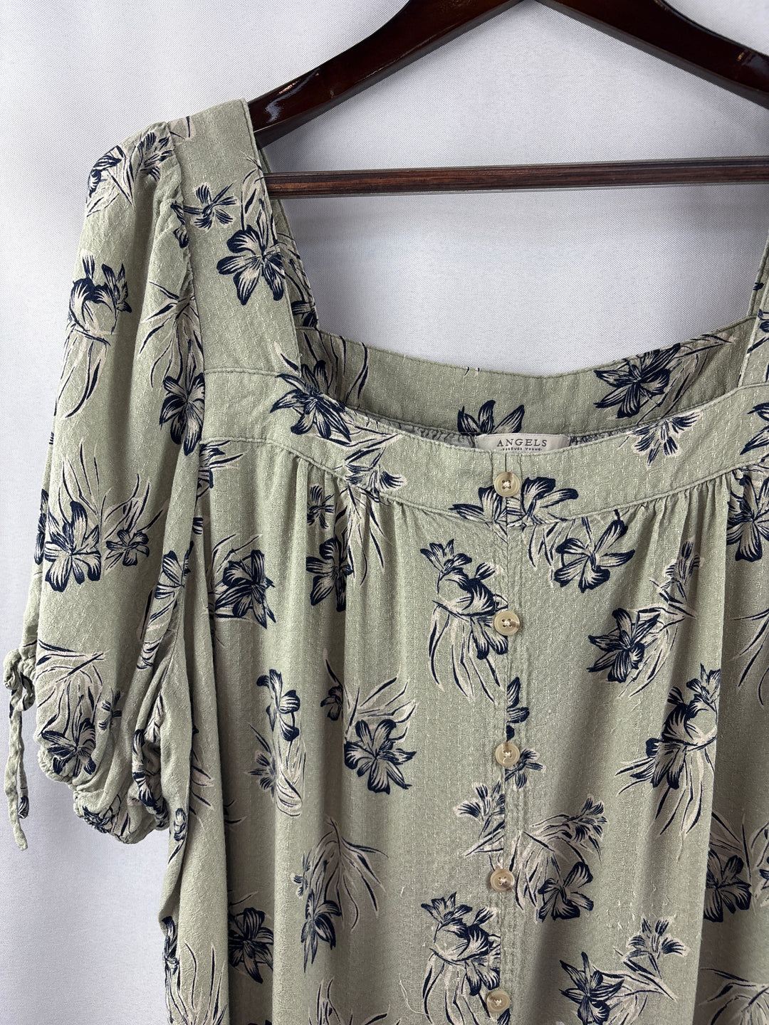 Women’s Angels Size 2X Pale Green Floral Short Sleeve Blouse