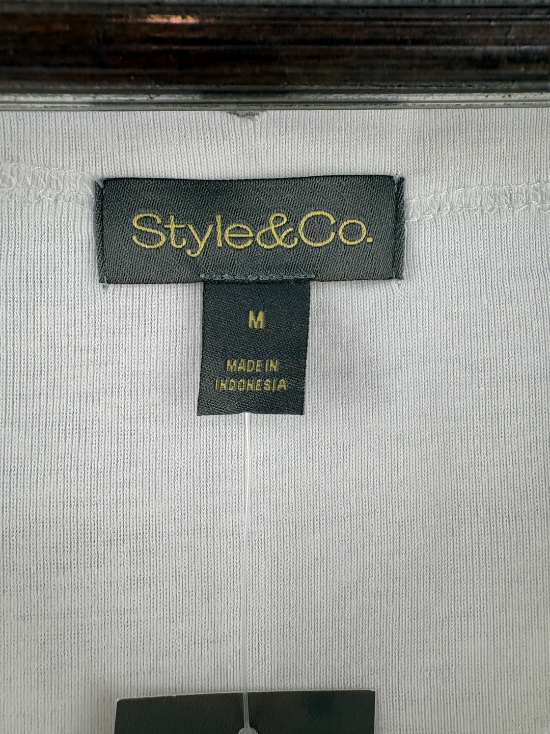 Women’s Style&Co Medium White Lacy Scalloped Tank