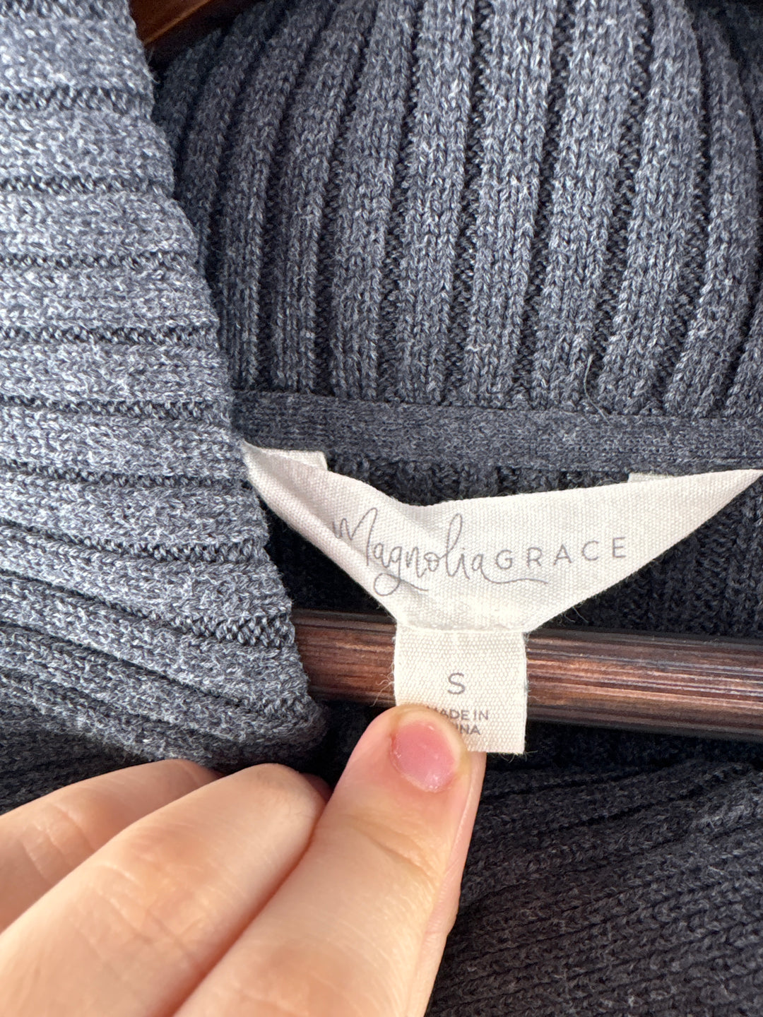 Women’s Magnolia Grace Small Gray Ribbed Knit Sweater