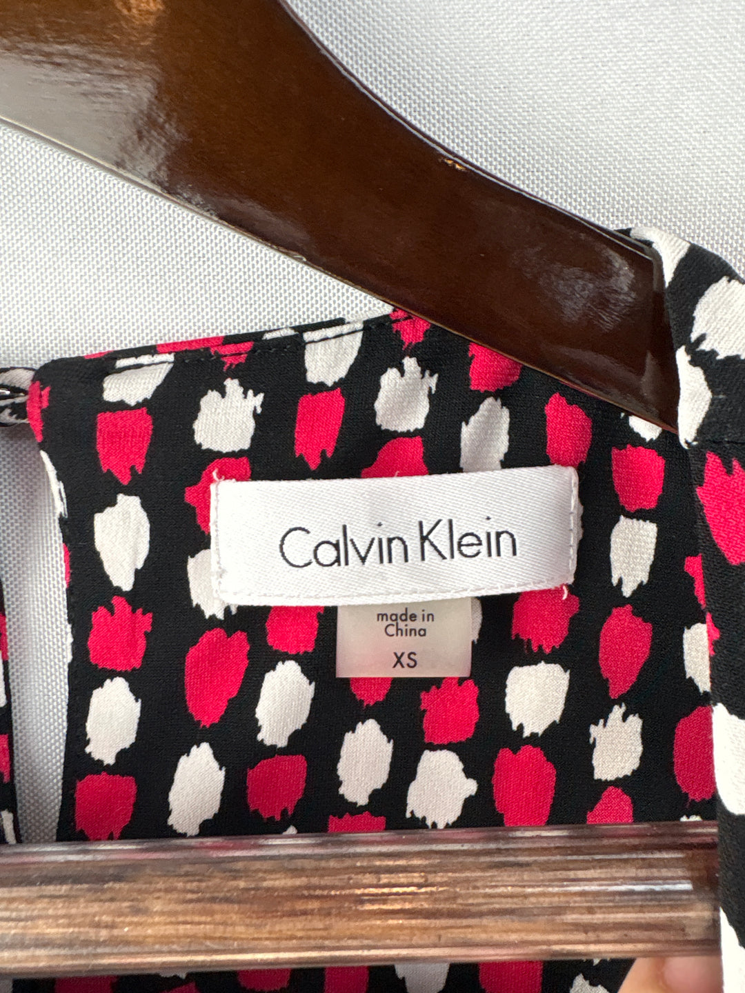 Women’s Calvin Klein XS Black White &amp; Pink Sleeveless Blouse