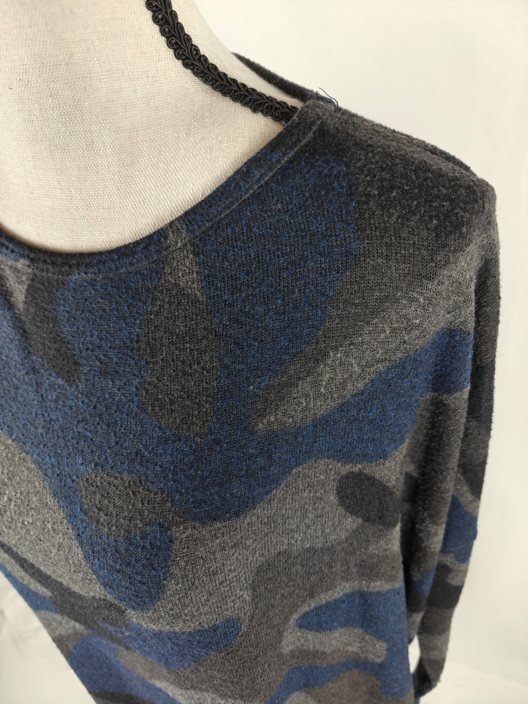 Women’s Go Couture Camo Tunic Sweater Blue Gray Size Medium