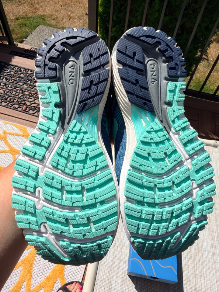 New In Box Brooks Running Shoes Women&