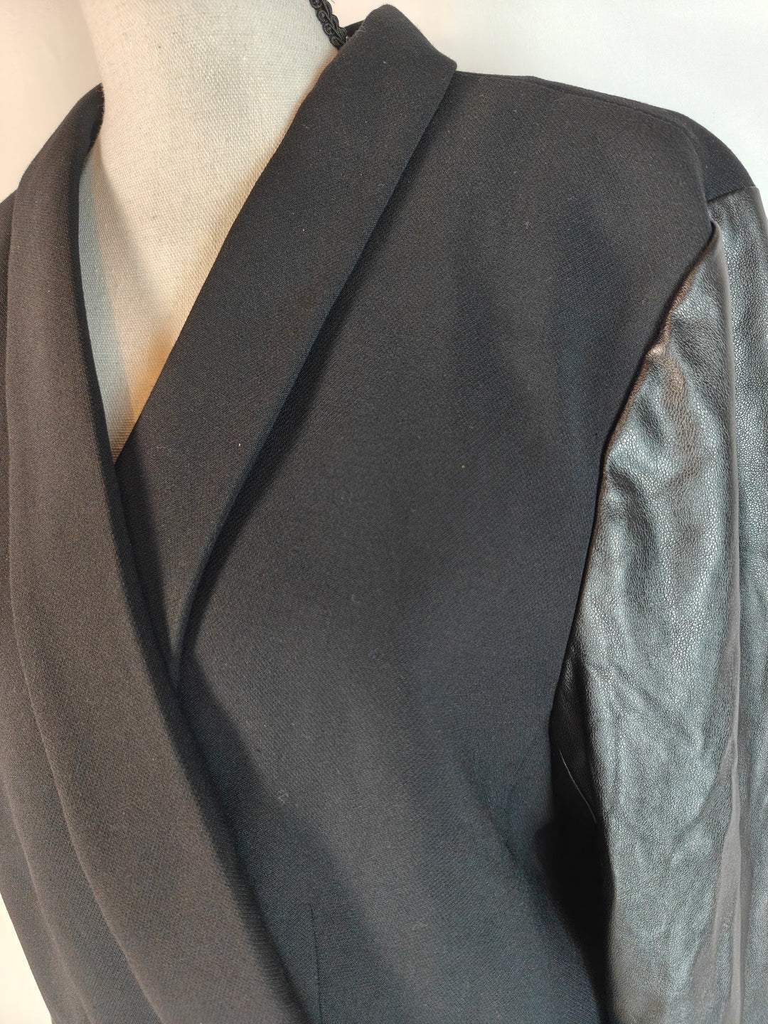 Womens LOFT Blazer Black Faux Leather Sleeve Size 18T