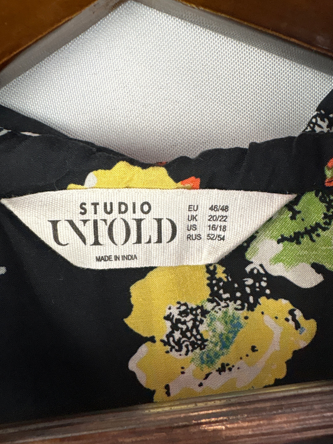 Women’s Studio Untold Size 16/18 Black Floral Button Up